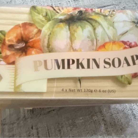 Taylor & Finch Australia Round Pumpkin Bar Soaps in a Wheelbarrow - Picture 4 of 6